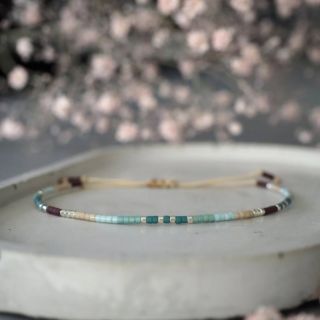 Výraznější šperky z nové kolekce můžete doplnit i těmito jemnějšími náramky z prémiových korálků Miyuki 🫶 ✨️ Na výběr máte...