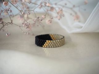 Ručně šitý prstýnek Desert Night 🌒 ✨️Prstýnek, který doplní další kousky ze stejnojmenné kolekce. 💎 Jako obvykle můžete...